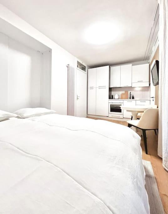 Bright Tiny Studio - Shared Pool & Sauna - Free Parking - Air Condition Muralto Екстер'єр фото