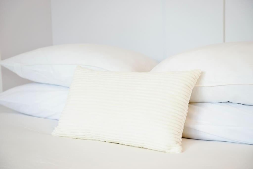 Bright Tiny Studio - Shared Pool & Sauna - Free Parking - Air Condition Muralto Екстер'єр фото