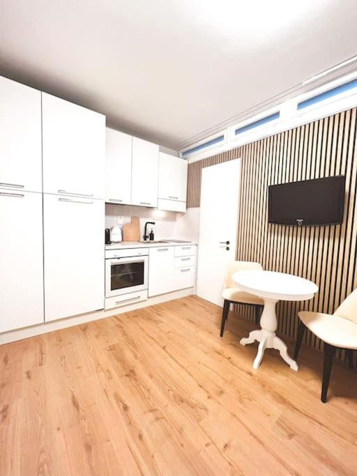 Bright Tiny Studio - Shared Pool & Sauna - Free Parking - Air Condition Muralto Екстер'єр фото